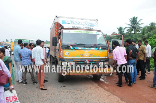 Tempo hits two-wheeler at Jeppinamogaru; rider dies
